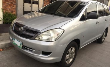 Selling Silver Toyota Innova 2008 in Caloocan