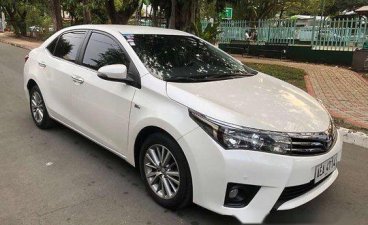 Selling White Toyota Corolla Altis 2014 at 24000 km