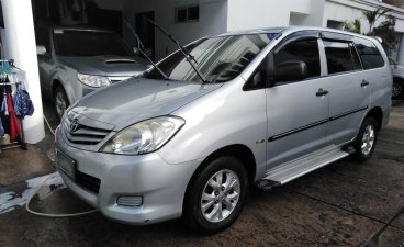 Selling Silver Toyota Innova 2011 in Manila