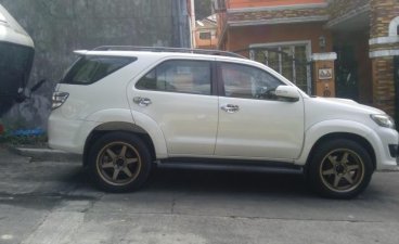 Pearl White Toyota Fortuner 2013 for sale in Quezon City