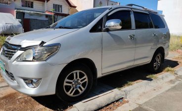 White Toyota Innova 2013 for sale in Manila