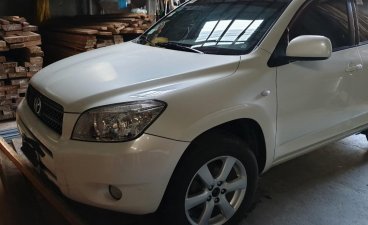 Selling White Toyota Rav4 2007 in Caloocan City