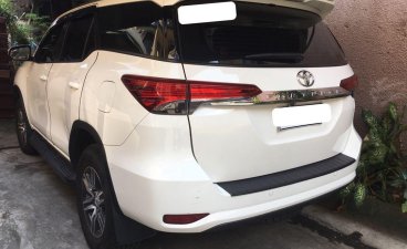 Selling White Toyota Fortuner in Manila