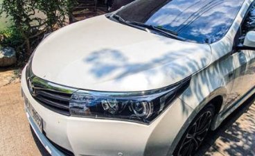 Pearl White Toyota Corolla altis for sale in Manila