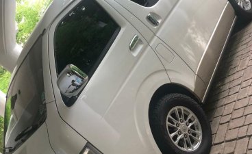 Selling White Toyota Grandia in Quezon City