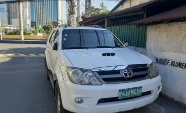 White Toyota Fortuner 2007 for sale in Manila