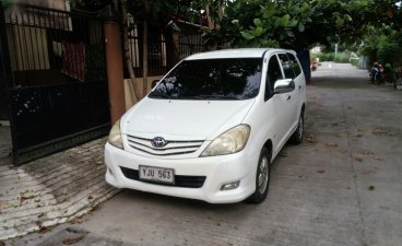 Selling White Toyota Innova in Liloan