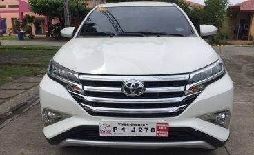Selling White Toyota Rush for sale in Manila
