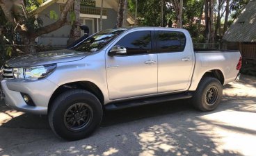 Selling Silver Toyota Hilux in Magsaysay