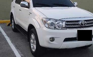 White Toyota Fortuner 2010 for sale in Pandi
