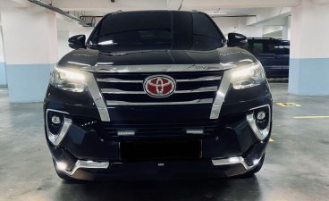 Sell Black Toyota Fortuner in Manila