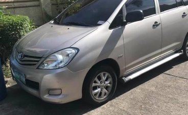 Silver Toyota Innova for sale in Las Piñas