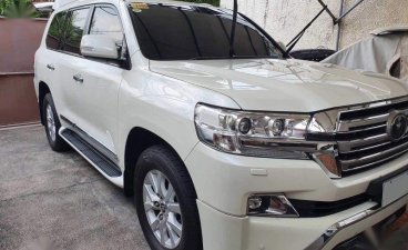 White Toyota Land Cruiser for sale in Parañaque