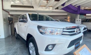 White Toyota Hilux for sale in Manila
