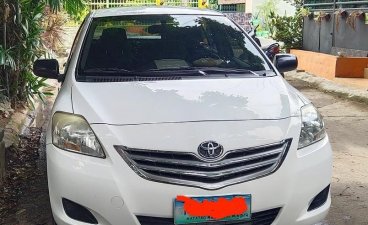 Selling White Toyota Vios in Manila