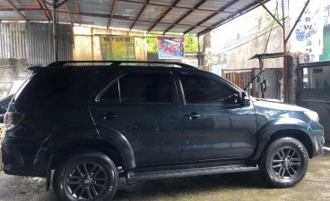 Selling Black Toyota Fortuner in Makati