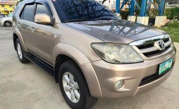 Selling Gold Toyota Fortuner 2006 SUV in Manila