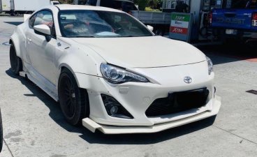 Sell Pearl White 2013 Toyota 86 in Muntinlupa