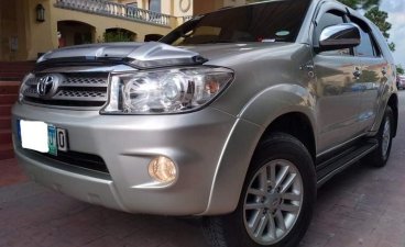 Selling Silver Toyota Fortuner 2010 in Manila