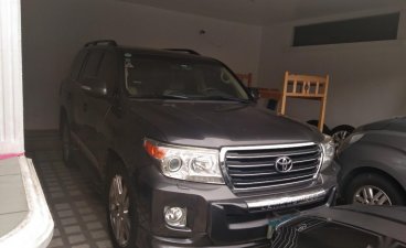 Selling Grey Toyota Land Cruiser 2014 in Makati