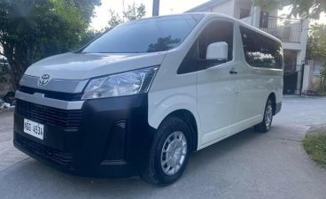 Selling White Toyota Hiace Commuter Deluxe 2020 in Manila