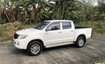 White Toyota Hilux 2013 for sale in Quezon