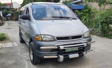 Toyota Hiace 2007 Van