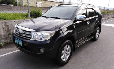 Selling Black Toyota Fortuner 2010 in Manila