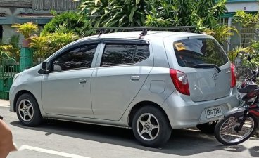 Selling Toyota Wigo 2015