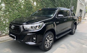 Selling Toyota Hilux 2018