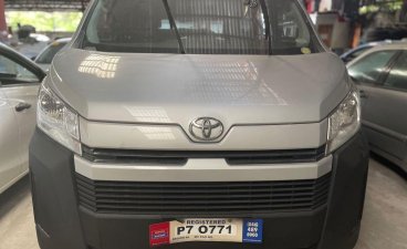 Selling Toyota Hiace 2020