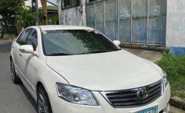 Selling White Toyota Camry 2010