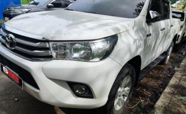 Selling White Toyota Hilux 2020 in Quezon