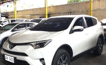 Selling Pearl White Toyota RAV4 2018 in Pasig