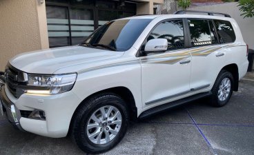 White Toyota Land Cruiser 2018 for sale in Manila