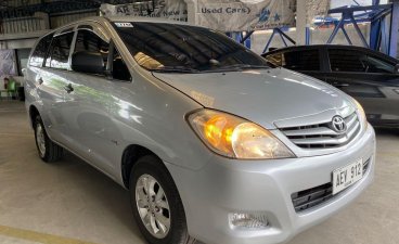 Selling Silver Toyota Innova 2011 in San Fernando