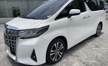 Pearl White Toyota Alphard 2019 for sale in Automatic