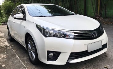 Selling Pearl White Toyota Altis 2021 in Quezon City