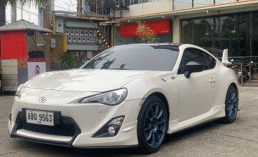 Pearl White Toyota 86 2016 for sale in Malabon