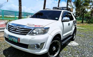Selling White Toyota Fortuner 2012 in Subic