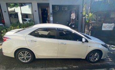 Pearl White Toyota Corolla Altis 2016 for sale in Quezon