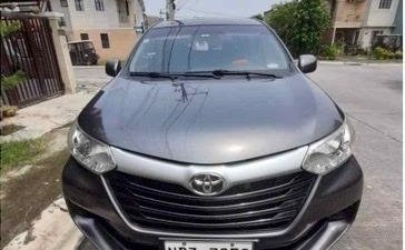 Selling Silver Toyota Avanza 2016 in Las Piñas