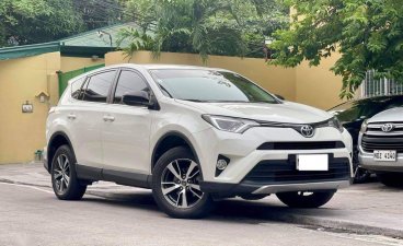 SellingWhite Toyota Rav4 2017 in Makati