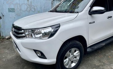 Selling White Toyota Hilux 2019 in Pasig