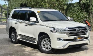 White Toyota Land Cruiser 2018 for sale in Quezon