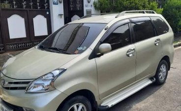 Selling Pearl White Toyota Avanza 2015 in Cainta
