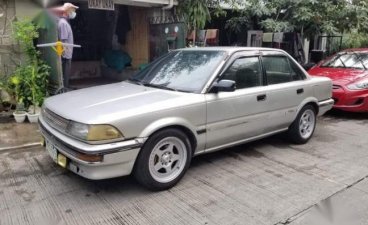 Selling Pearl White Toyota Corolla 1990 in Quezon
