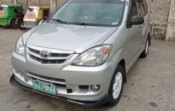 Selling Brightsilver Toyota Avanza 2009 in Bulacan