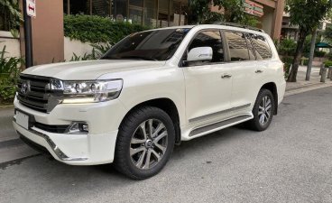 White Toyota Land Cruiser 2018 for sale in Makati