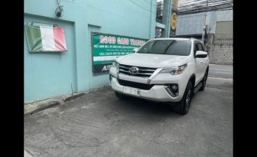 Selling White Toyota Fortuner 2018 SUV 